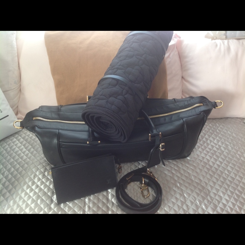 🚫SOLD🚫LV YOGA BAG Epi Dhanura GM - Picture 1 of 8